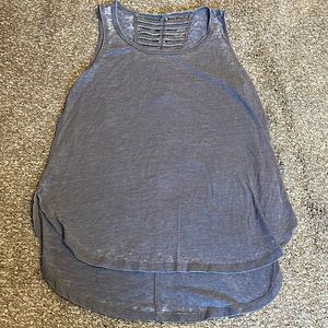 Women’s high-low muscle tank